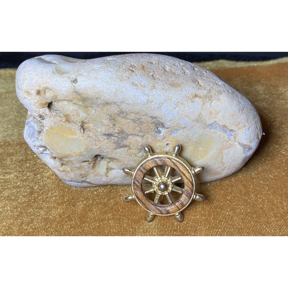 Vintage 60s Nautical Helm Pin Wooden and Gold Wheel Sailor Pirate - Picture 1 of 2